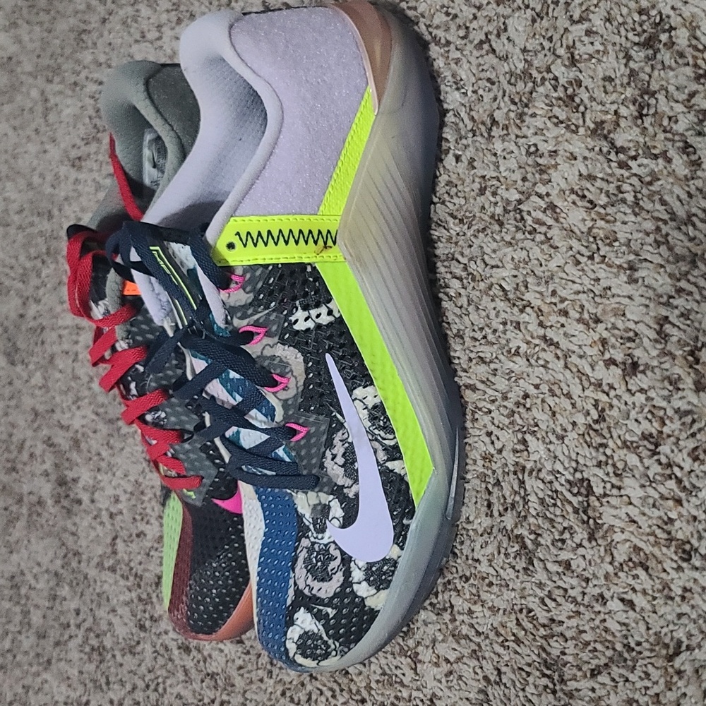 Shoes - Picture 3 of 7